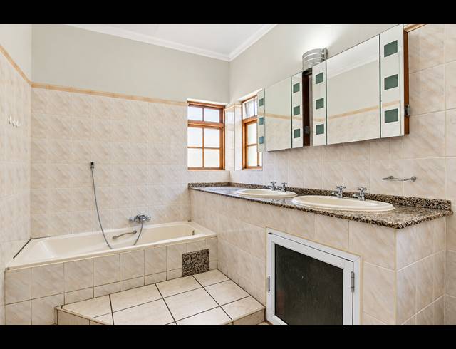 3 BEDROOM FREEHOLD FOR SALE IN FAERIE GLEN